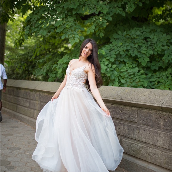 Wedding Dress- New without tags- Size 4 - Picture 3 of 8